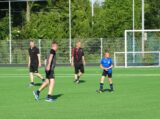 Laatste training S.K.N.W.K. JO10-1 van seizoen 2022-2023 (partijtje tegen de ouders) (41/165)